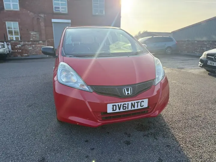 Honda Jazz 2011 photo 2