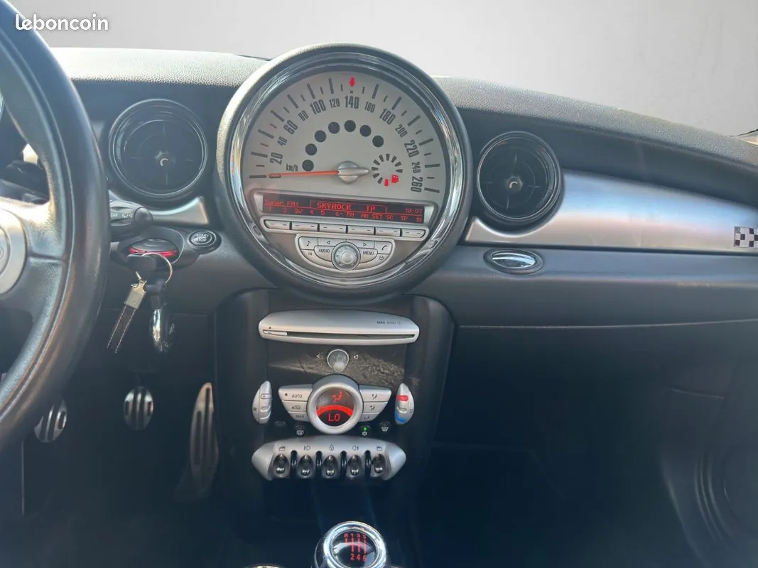 Mini Hatch 2009 photo 4