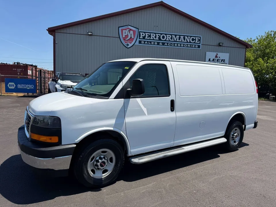 GMC Savana 2017 photo 3