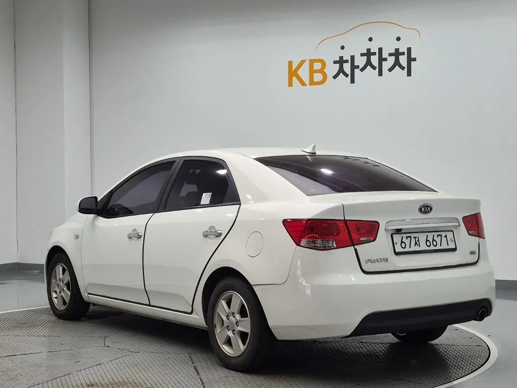 Kia Forte 2012 photo 2