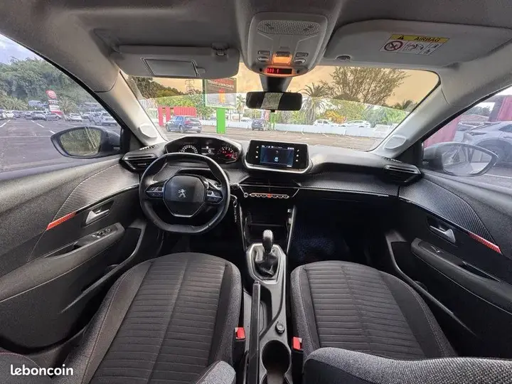 Peugeot 208 2020 photo 3