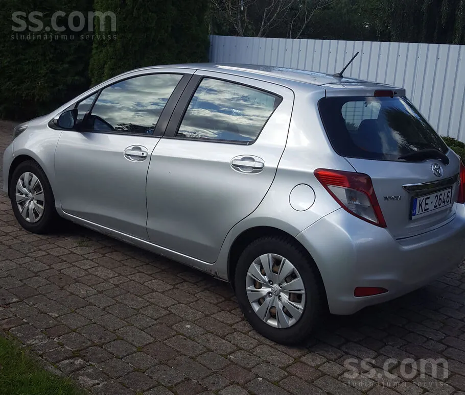 Toyota Yaris 2013 photo 5