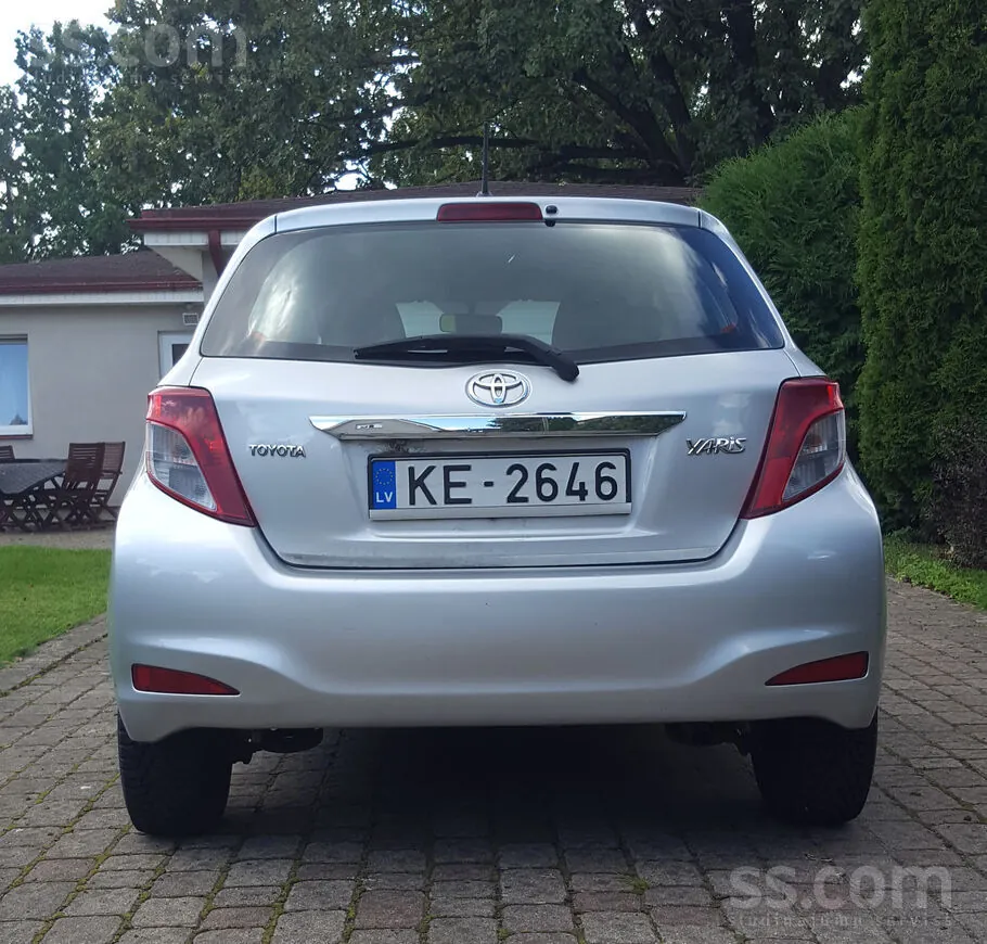 Toyota Yaris 2013 photo 2