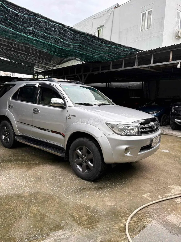 Toyota Fortuner 2009 photo 2