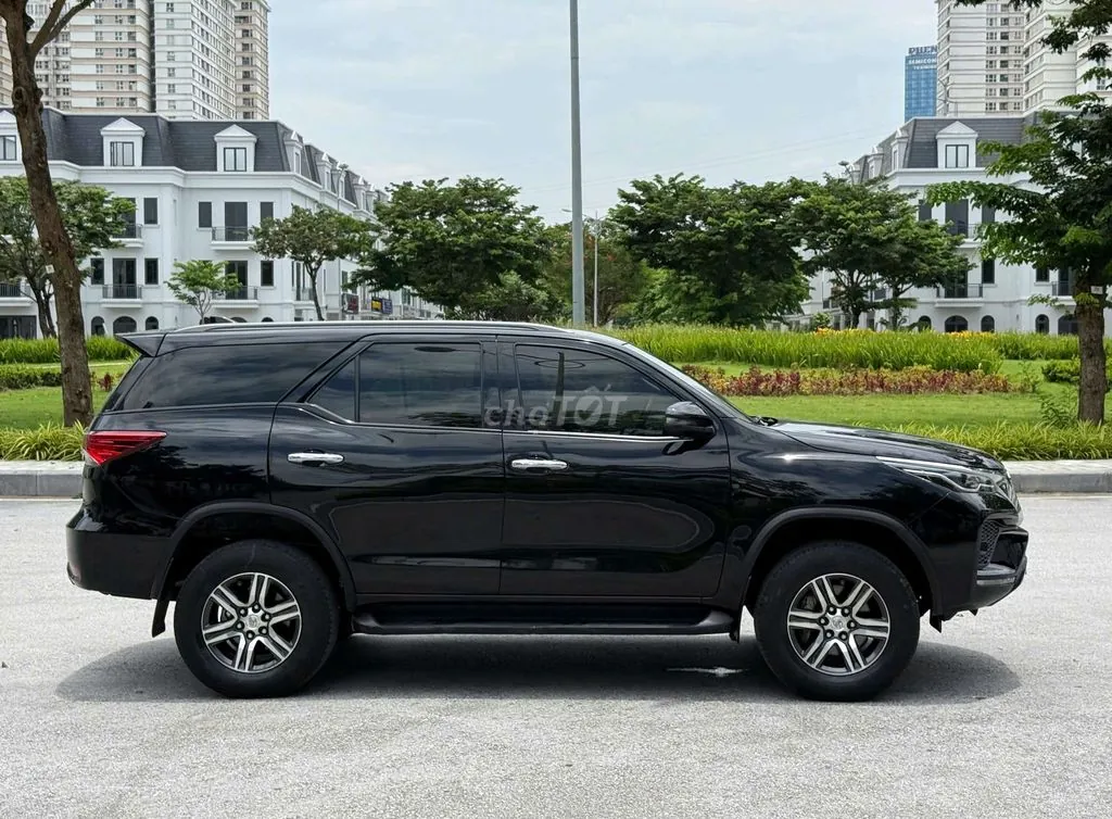 Toyota Fortuner 2022 photo 2