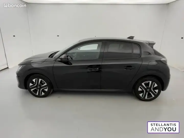 Peugeot 208 2025 photo 2