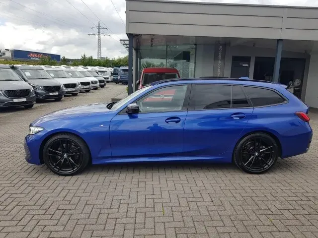 BMW 3 Series 2022 photo 2