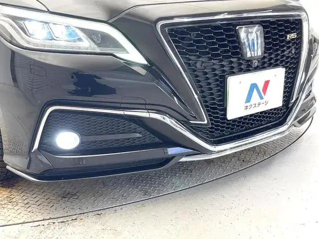 Toyota Crown 2018 photo 3