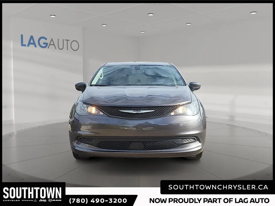 Chrysler Grand Caravan 2022 photo 2