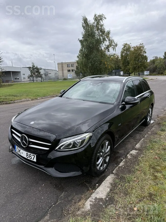 Mercedes-Benz C350E 2017 photo 3