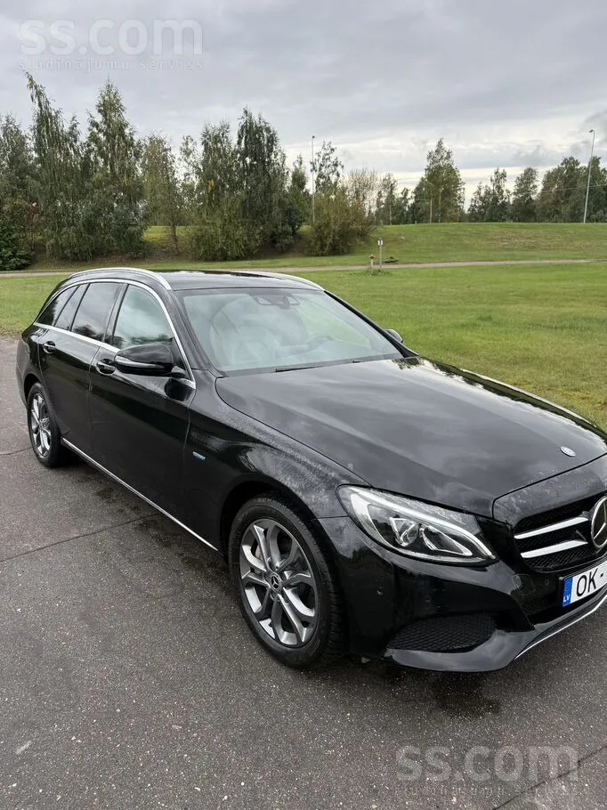 Mercedes-Benz C350E 2017 photo 2