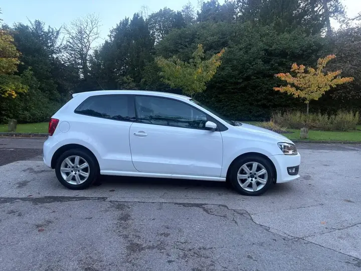 Volkswagen Polo 2014 photo 2