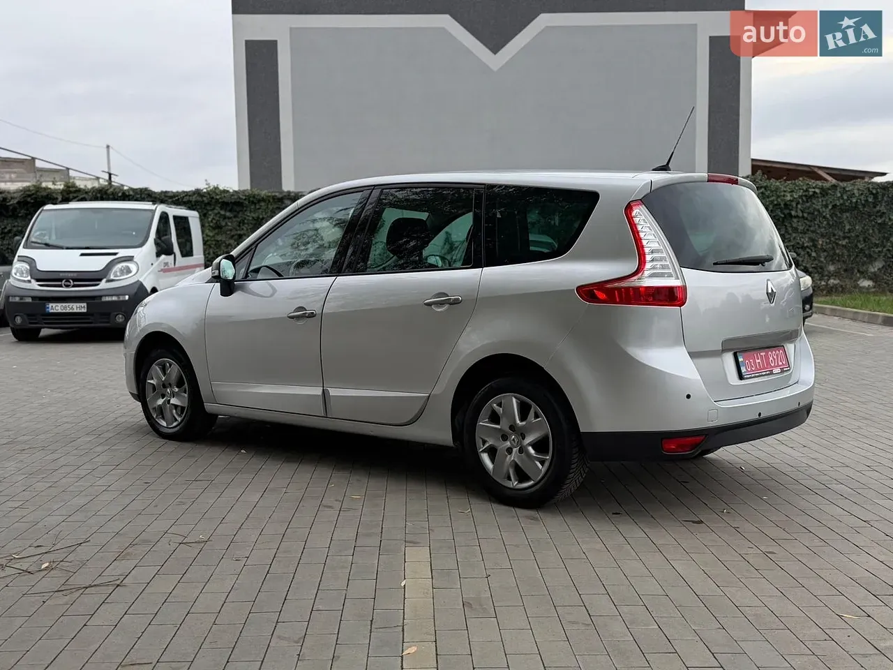 Renault Grand Scenic 2011 photo 2