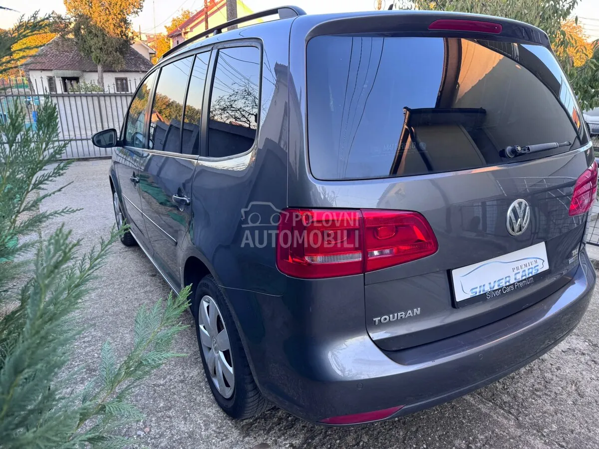 Volkswagen Touran 2011 photo 3