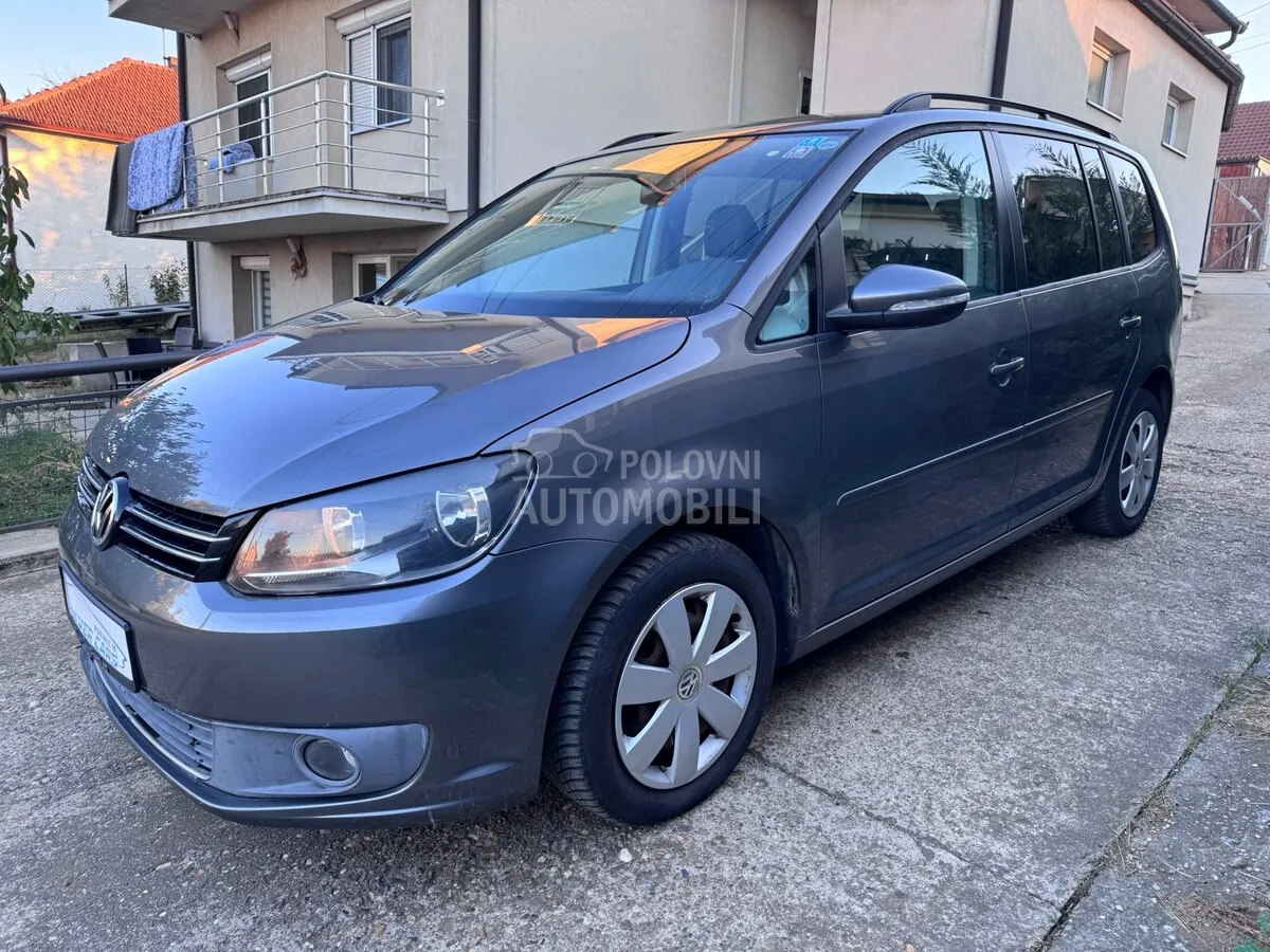 Volkswagen Touran 2011 photo 2