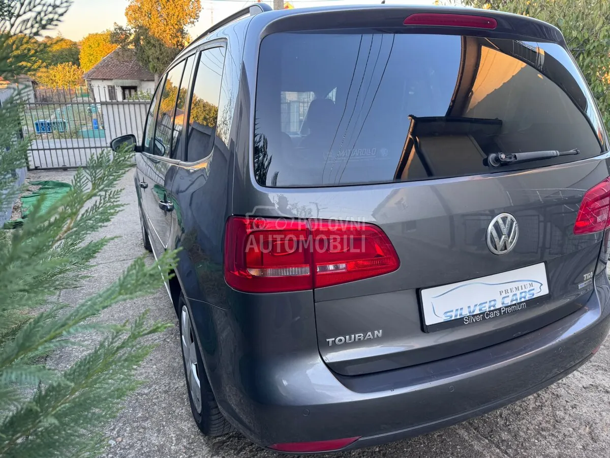 Volkswagen Touran 2011 photo 4
