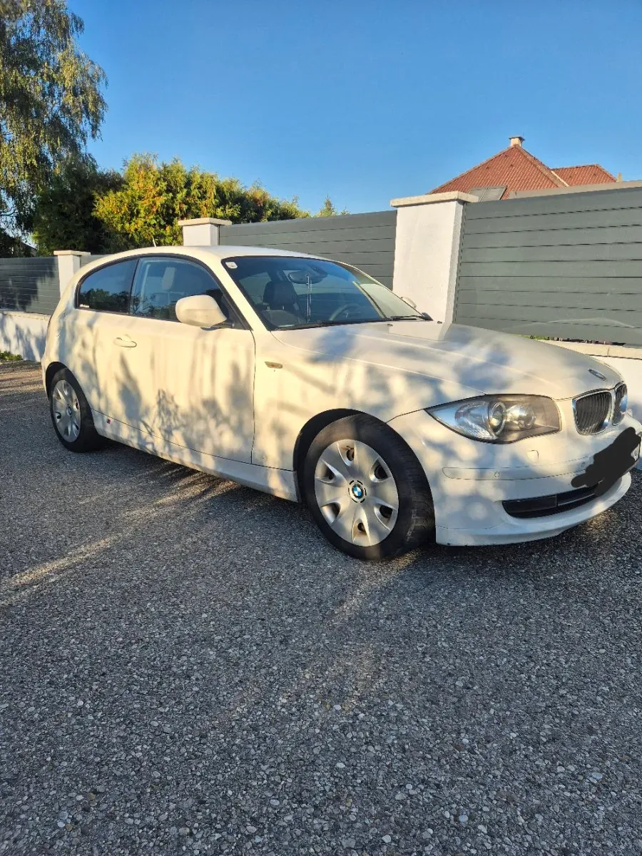 BMW 1 Series 2009 photo 2