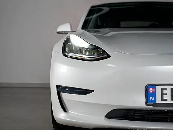 Tesla Model 3 2020 photo 3
