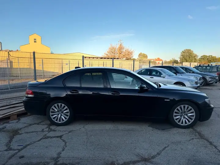 BMW 7 Series 2007 photo 2