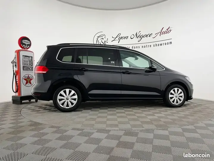 Volkswagen Touran 2023 photo 3