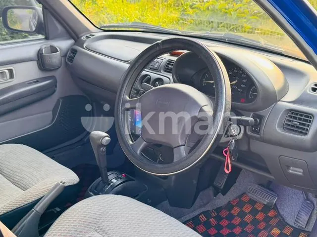 Nissan March 1997 photo 5