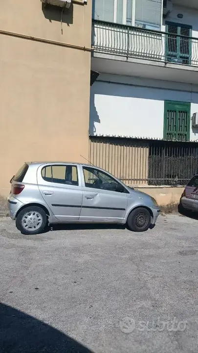 Toyota Yaris 1999 photo 3