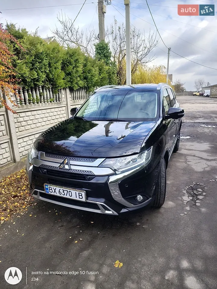 Mitsubishi Outlander 2021 photo 2