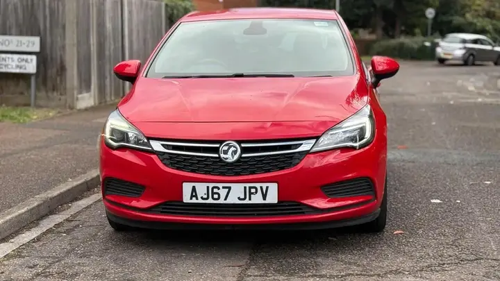 Vauxhall Astra 2018 photo 2