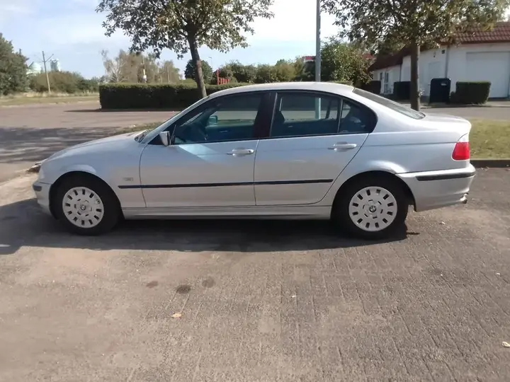 BMW 318I