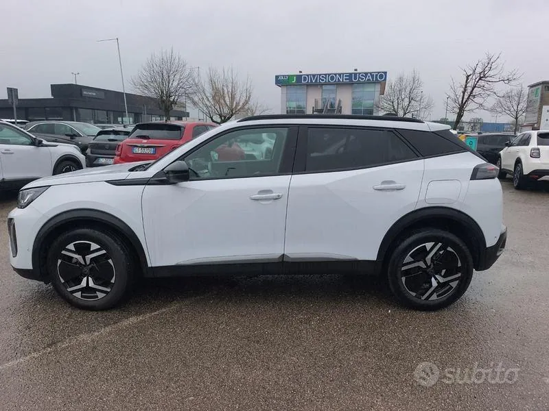 Peugeot 2008 2024 photo 3