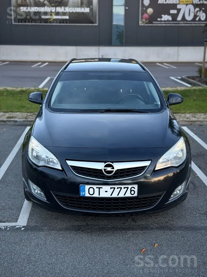 Opel Astra 2012 photo 3