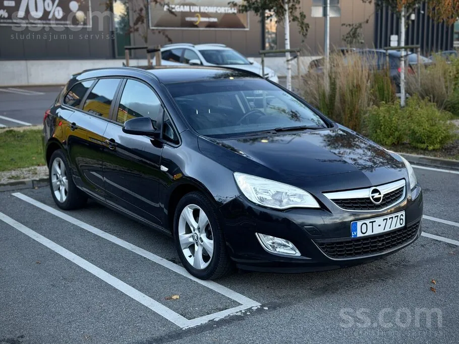 Opel Astra 2012 photo 4