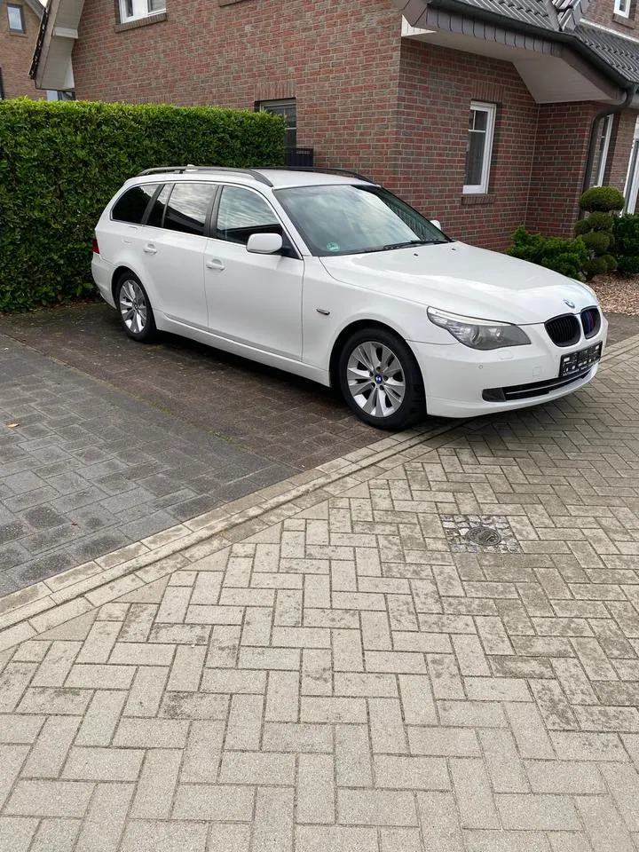 BMW 520I