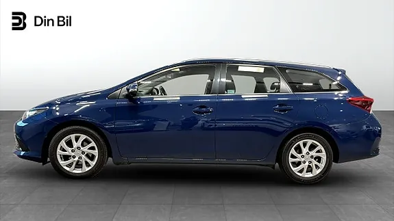 Toyota Auris 2018 photo 2