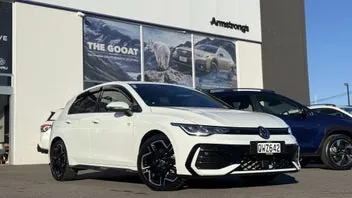 Volkswagen Golf 2024 photo 2