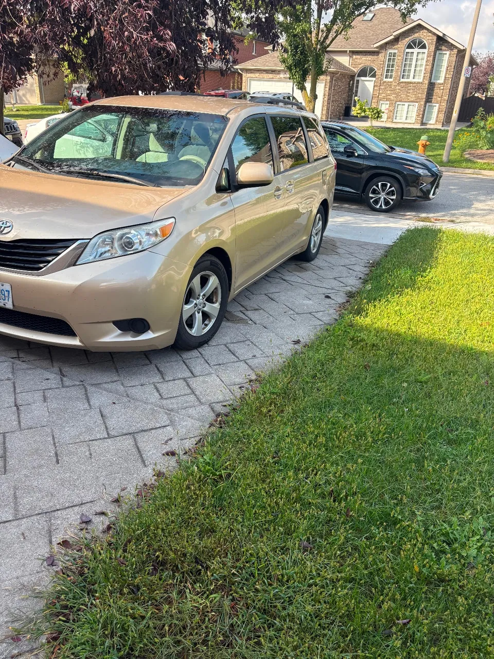 Toyota Sienna 2011 photo 3
