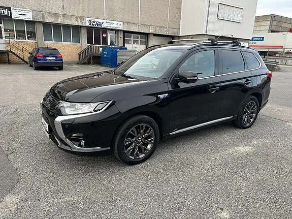 Mitsubishi Outlander 2017 photo 2