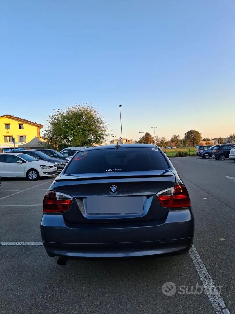 BMW E90 2006 photo 3