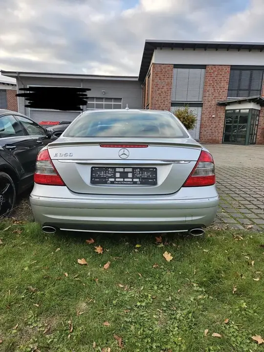 Mercedes-Benz W211