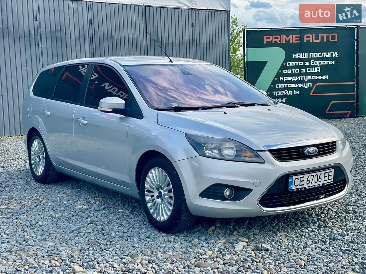 Ford Focus 2010 photo 2