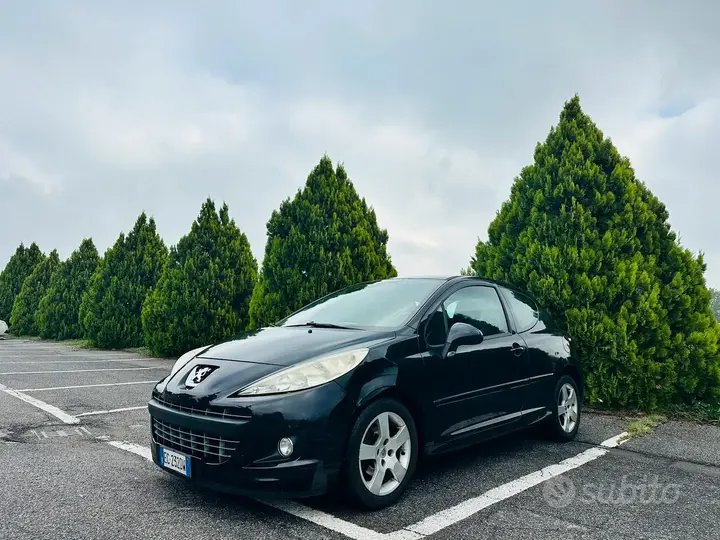 Peugeot 207 2011 photo 2