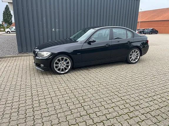 BMW 318D 2009 photo 2