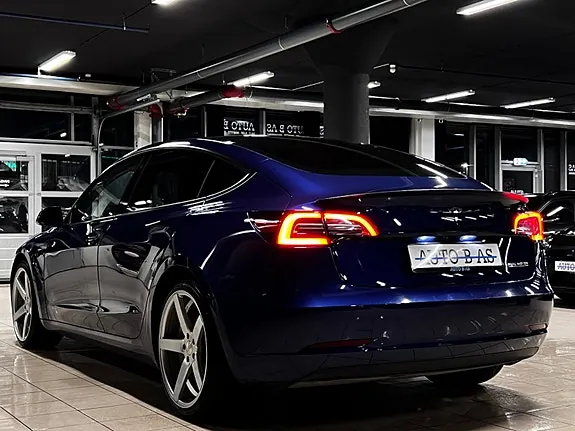 Tesla Model 3 2022 photo 3