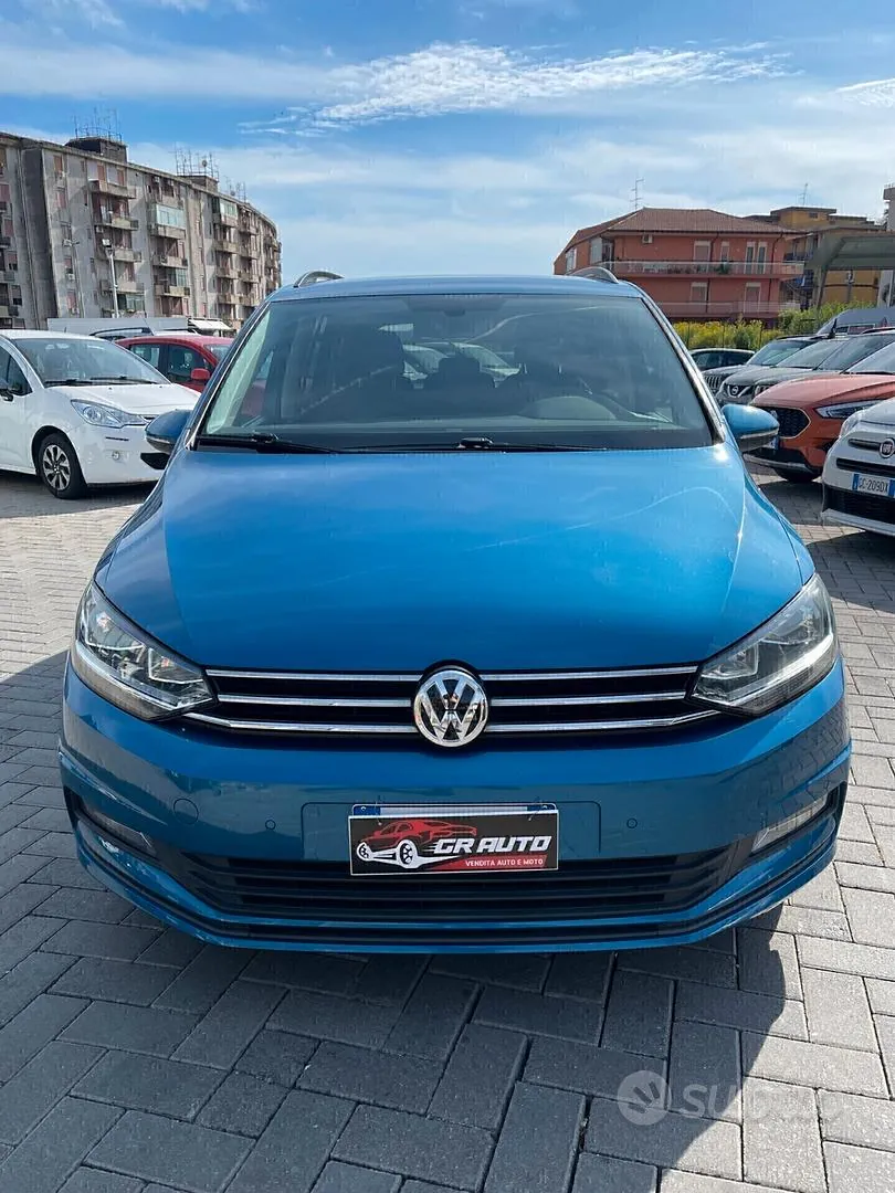 Volkswagen Touran 2017 photo 2