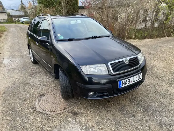 Skoda Fabia 2005 photo 2