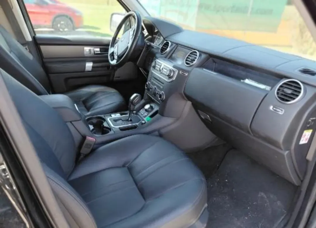 Land Rover Discovery 4 2011 photo 2
