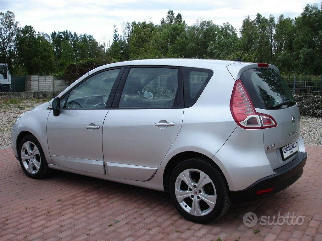 Renault Scenic 2011 photo 5