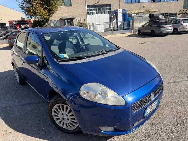 Fiat Grande Punto 2007 photo 2