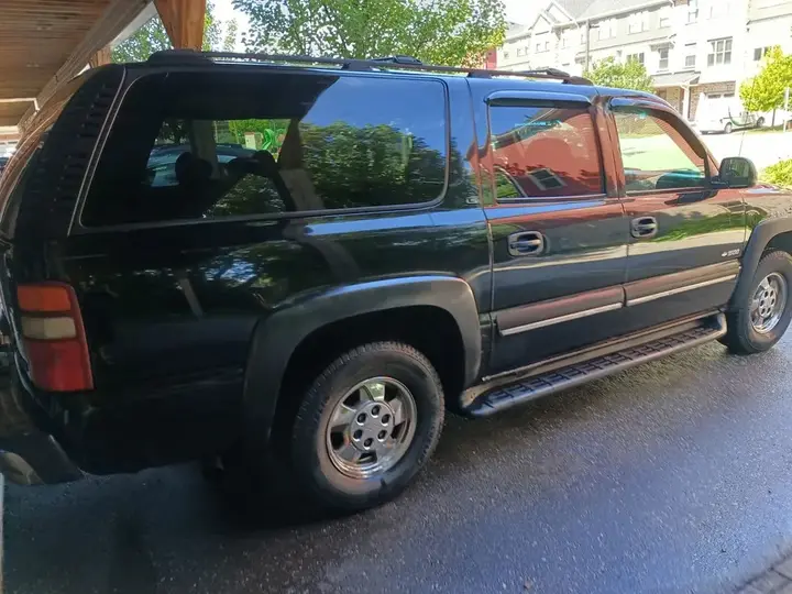 Chevrolet Suburban 2001 photo 4