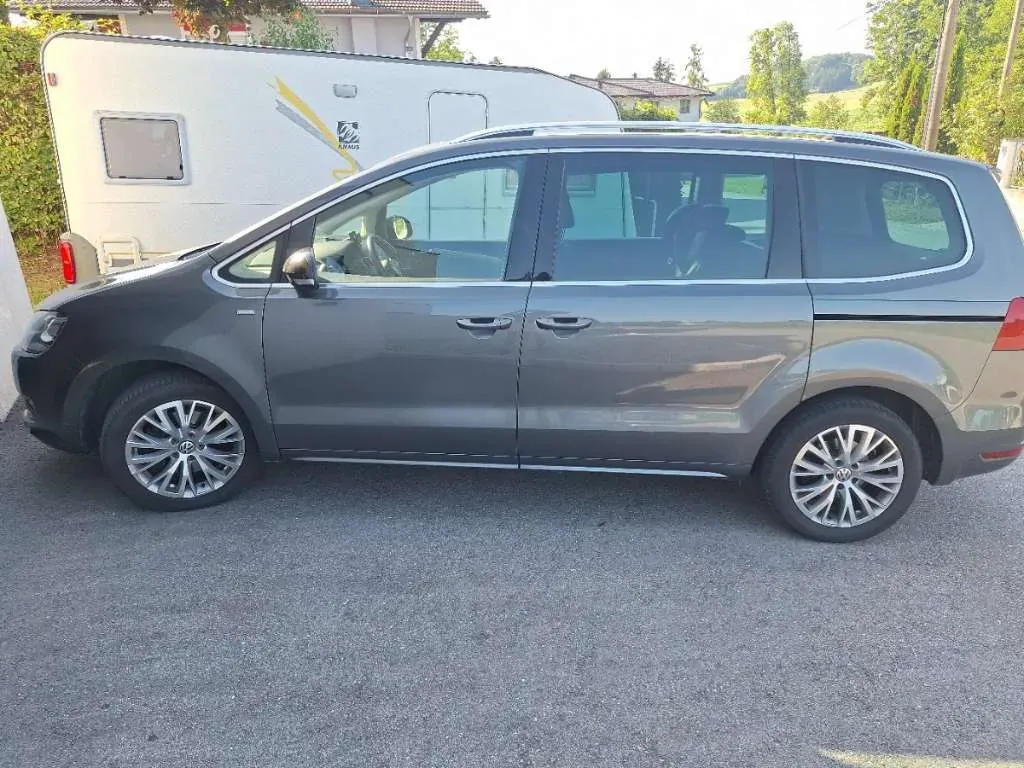 Volkswagen Sharan 2012 photo 2